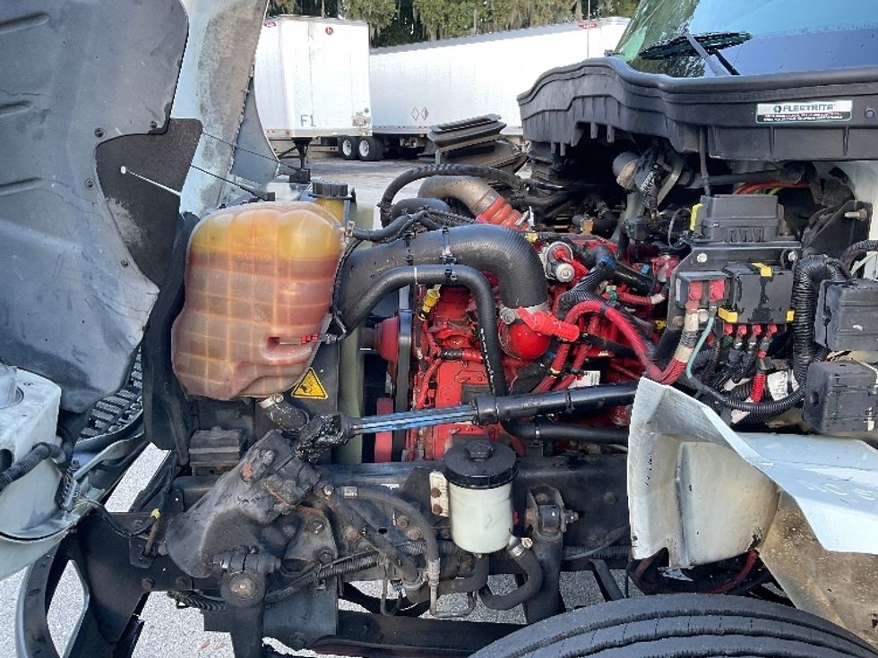 Medium Duty Box Truck-Light and Medium Duty Trucks-International-2021-MV607-Tampa-FL-404,922\n\t\tmiles-$ 22,750 - Image 24