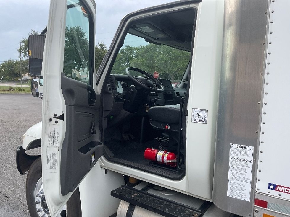 Medium Duty Box Truck-Light and Medium Duty Trucks-International-2021-MV607-Tampa-FL-72,836\n\t\tmiles-$ 71,250 - Image 16