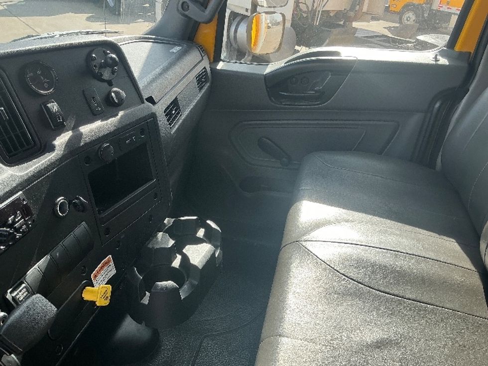 Medium Duty Box Truck-Light and Medium Duty Trucks-International-2021-MV607-Terrell-TX-220,443\n\t\tmiles-$ 39,250 - Image 19
