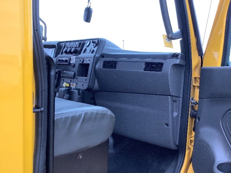 Medium Duty Box Truck-Light and Medium Duty Trucks-International-2021-MV607-Tifton-GA-255,139\n\t\tmiles-$ 28,250 - Image 19