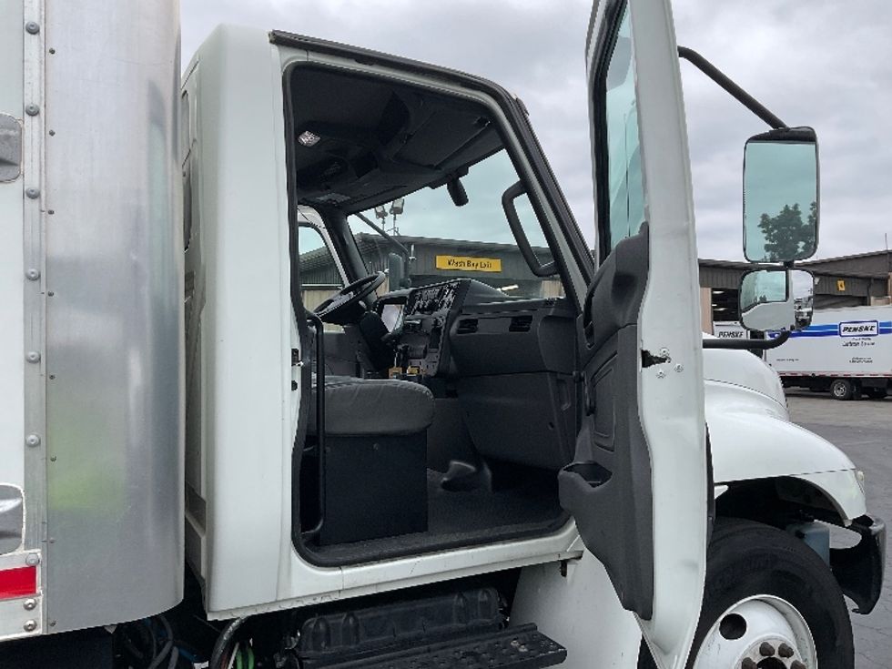 Medium Duty Box Truck-Light and Medium Duty Trucks-International-2021-MV607-Torrance-CA-105,755\n\t\tmiles-$ 72,000 - Image 20