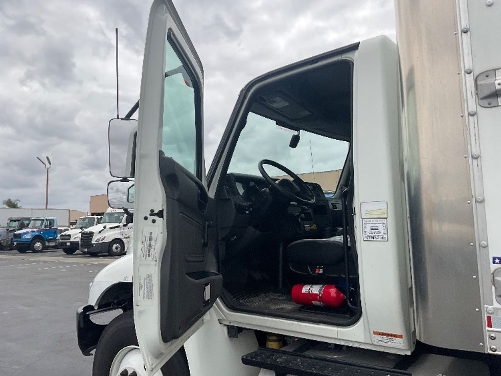 Medium Duty Box Truck-Light and Medium Duty Trucks-International-2021-MV607-Torrance-CA-109,356\n\t\tmiles-$ 71,250 - Image 16