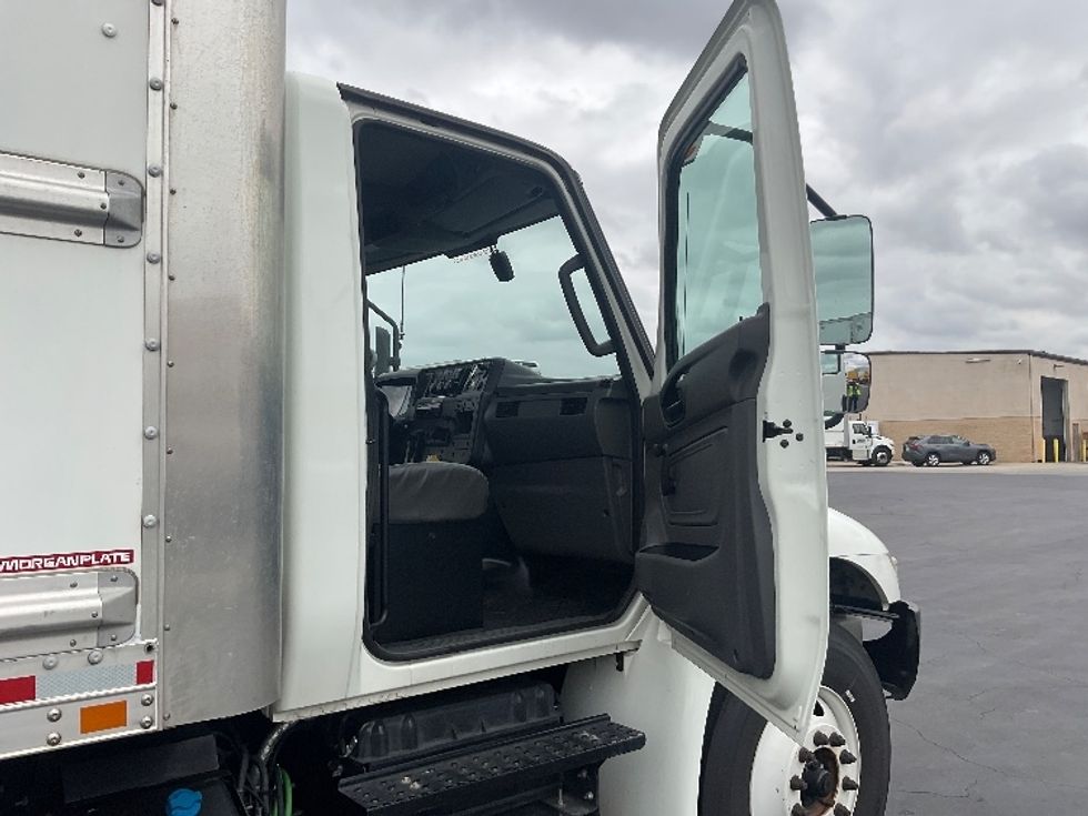 Medium Duty Box Truck-Light and Medium Duty Trucks-International-2021-MV607-Torrance-CA-109,356\n\t\tmiles-$ 71,250 - Image 20
