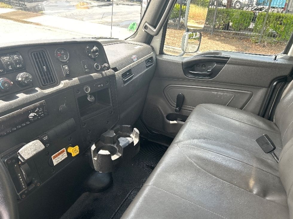 Medium Duty Box Truck-Light and Medium Duty Trucks-International-2021-MV607-Torrance-CA-117,887\n\t\tmiles-$ 69,750 - Image 19