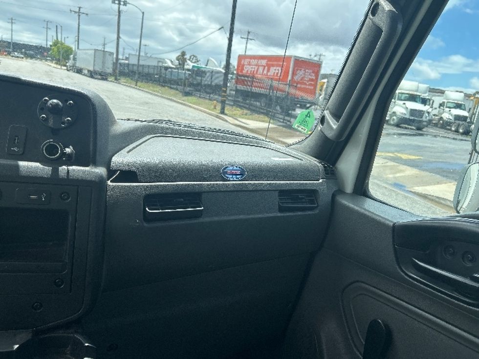 Medium Duty Box Truck-Light and Medium Duty Trucks-International-2021-MV607-Torrance-CA-117,887\n\t\tmiles-$ 69,750 - Image 21