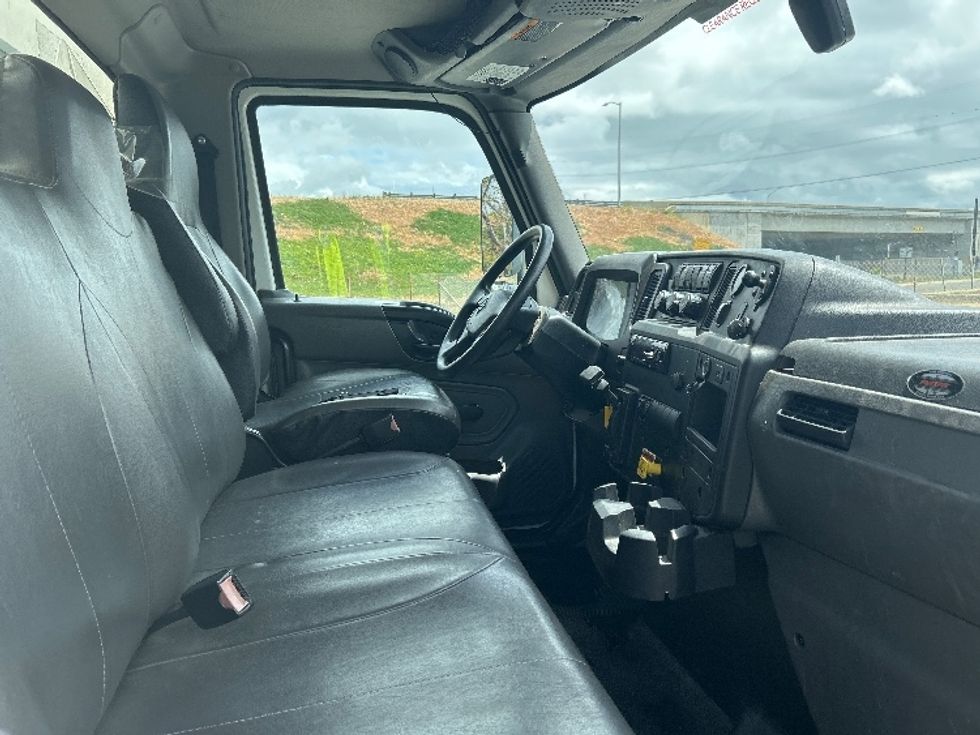 Medium Duty Box Truck-Light and Medium Duty Trucks-International-2021-MV607-Torrance-CA-117,887\n\t\tmiles-$ 69,750 - Image 22