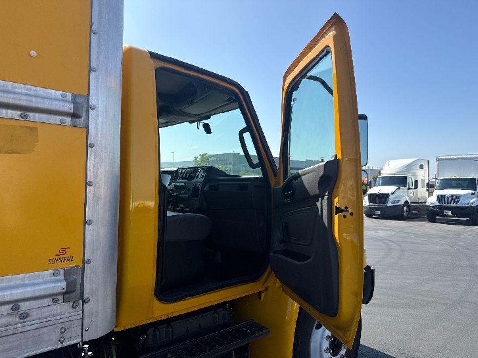 Medium Duty Box Truck-Light and Medium Duty Trucks-International-2021-MV607-Torrance-CA-146,814\n\t\tmiles-$ 54,750 - Image 20