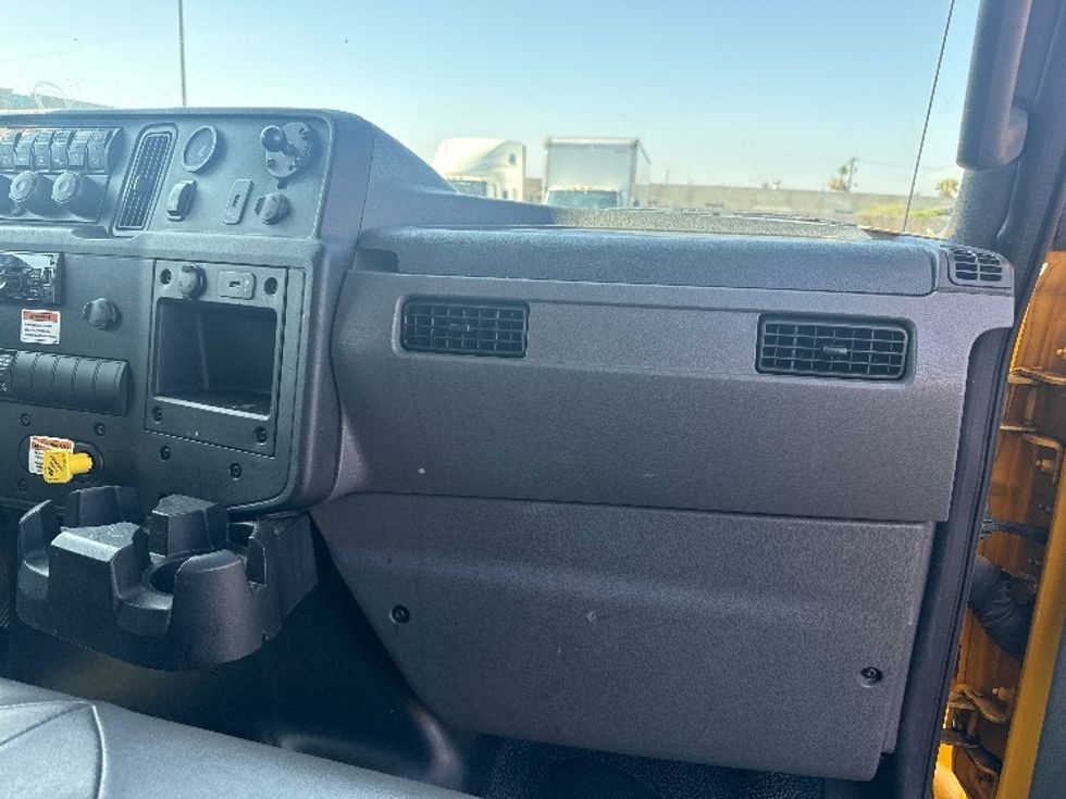 Medium Duty Box Truck-Light and Medium Duty Trucks-International-2021-MV607-Torrance-CA-146,814\n\t\tmiles-$ 54,750 - Image 21