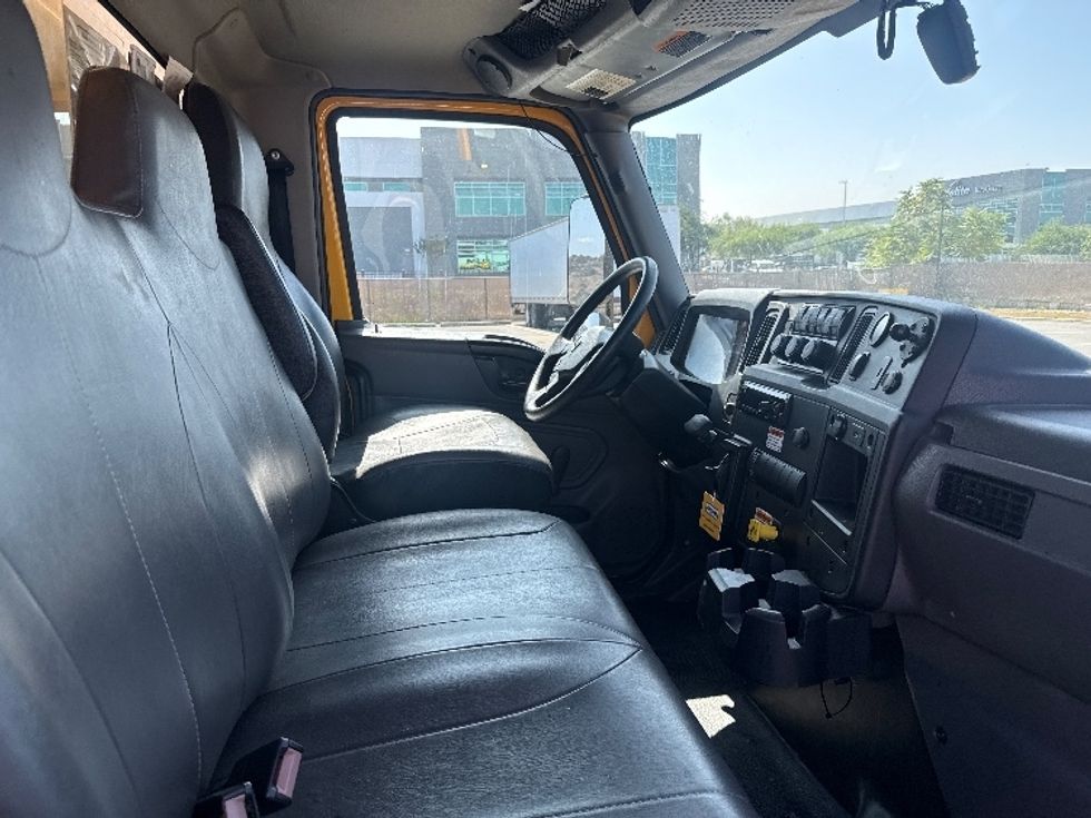 Medium Duty Box Truck-Light and Medium Duty Trucks-International-2021-MV607-Torrance-CA-146,814\n\t\tmiles-$ 54,750 - Image 22