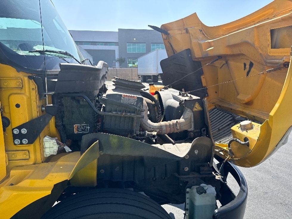 Medium Duty Box Truck-Light and Medium Duty Trucks-International-2021-MV607-Torrance-CA-146,814\n\t\tmiles-$ 54,750 - Image 23