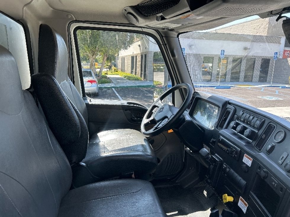 Medium Duty Box Truck-Light and Medium Duty Trucks-International-2021-MV607-Torrance-CA-182,856\n\t\tmiles-$ 54,750 - Image 22