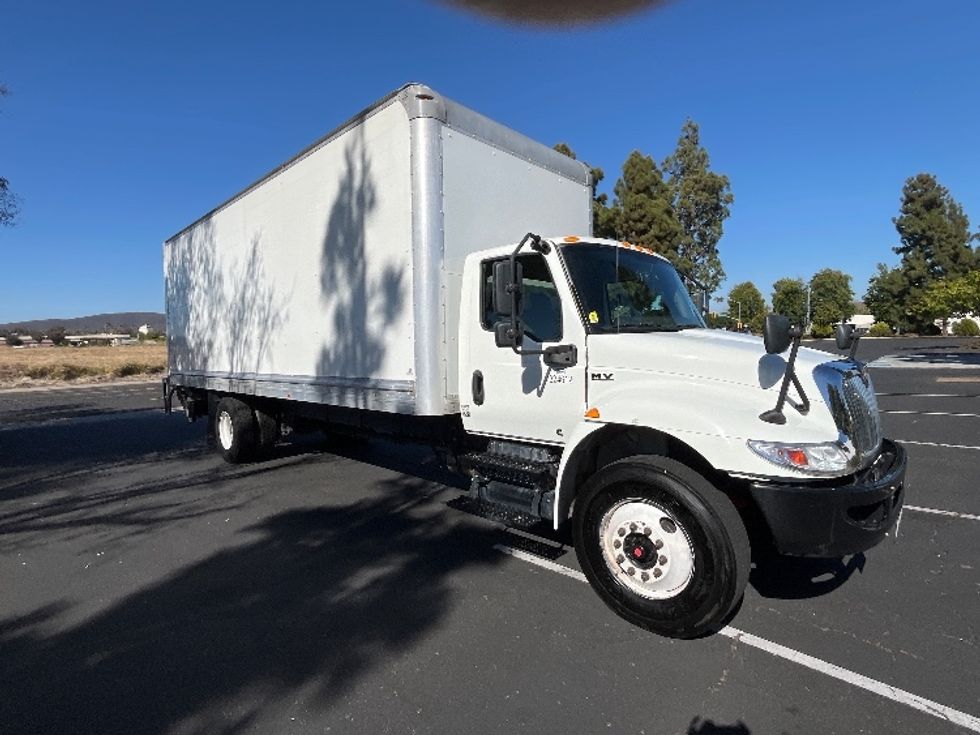 Medium Duty Box Truck-Light and Medium Duty Trucks-International-2021-MV607-Torrance-CA-208,613\n\t\tmiles-$ 58,250 - Image 15