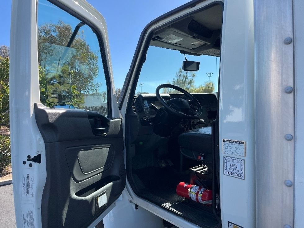 Medium Duty Box Truck-Light and Medium Duty Trucks-International-2021-MV607-Torrance-CA-208,613\n\t\tmiles-$ 58,250 - Image 16