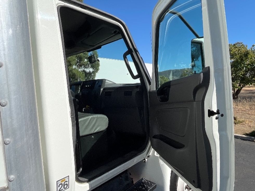 Medium Duty Box Truck-Light and Medium Duty Trucks-International-2021-MV607-Torrance-CA-208,613\n\t\tmiles-$ 58,250 - Image 20