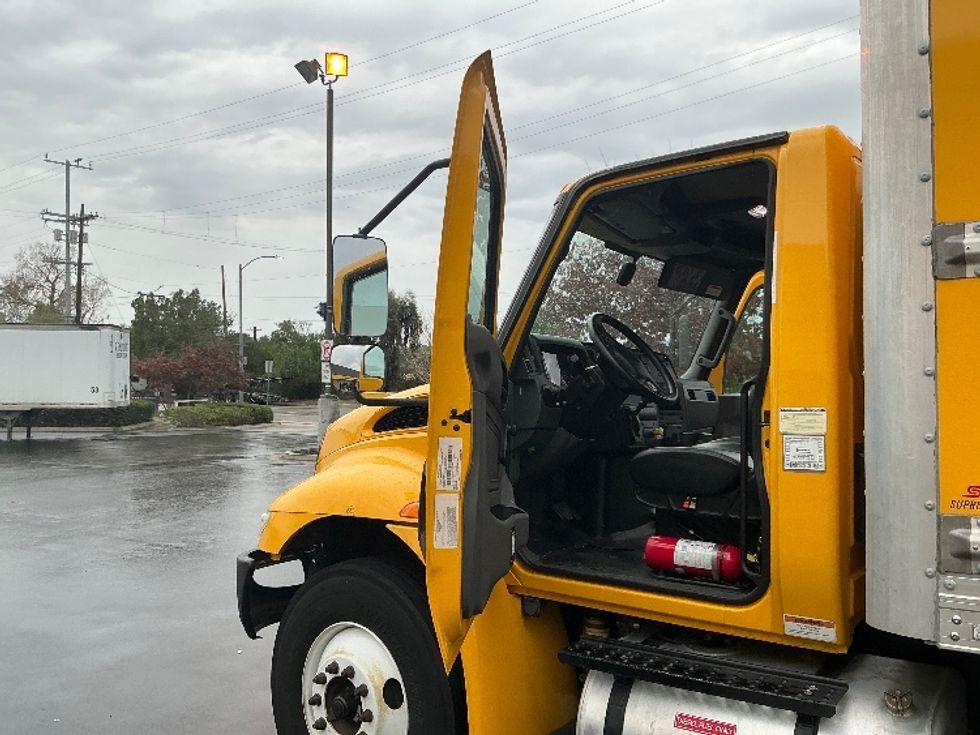Medium Duty Box Truck-Light and Medium Duty Trucks-International-2021-MV607-Torrance-CA-235,873\n\t\tmiles-$ 37,750 - Image 16
