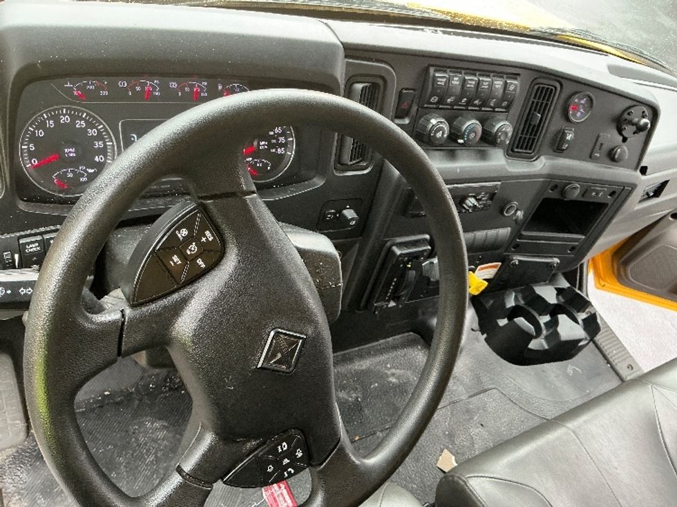 Medium Duty Box Truck-Light and Medium Duty Trucks-International-2021-MV607-Torrance-CA-235,873\n\t\tmiles-$ 37,750 - Image 17