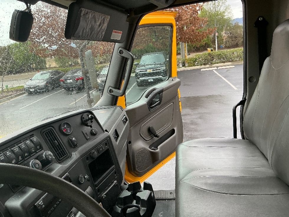 Medium Duty Box Truck-Light and Medium Duty Trucks-International-2021-MV607-Torrance-CA-235,873\n\t\tmiles-$ 37,750 - Image 19