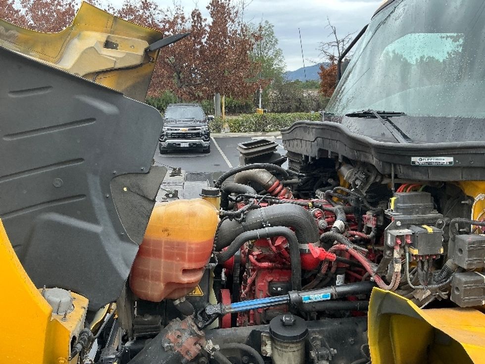 Medium Duty Box Truck-Light and Medium Duty Trucks-International-2021-MV607-Torrance-CA-235,873\n\t\tmiles-$ 37,750 - Image 24