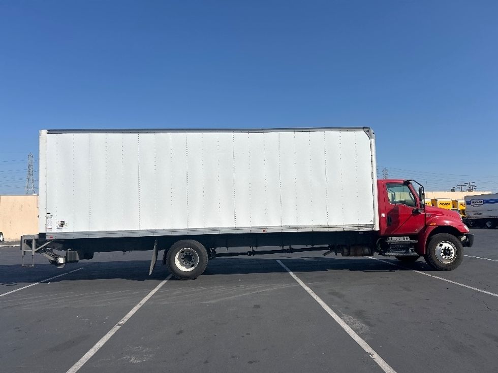 Medium Duty Box Truck-Light and Medium Duty Trucks-International-2021-MV607-Torrance-CA-422,563\n\t\tmiles-$ 23,500 - Image 15