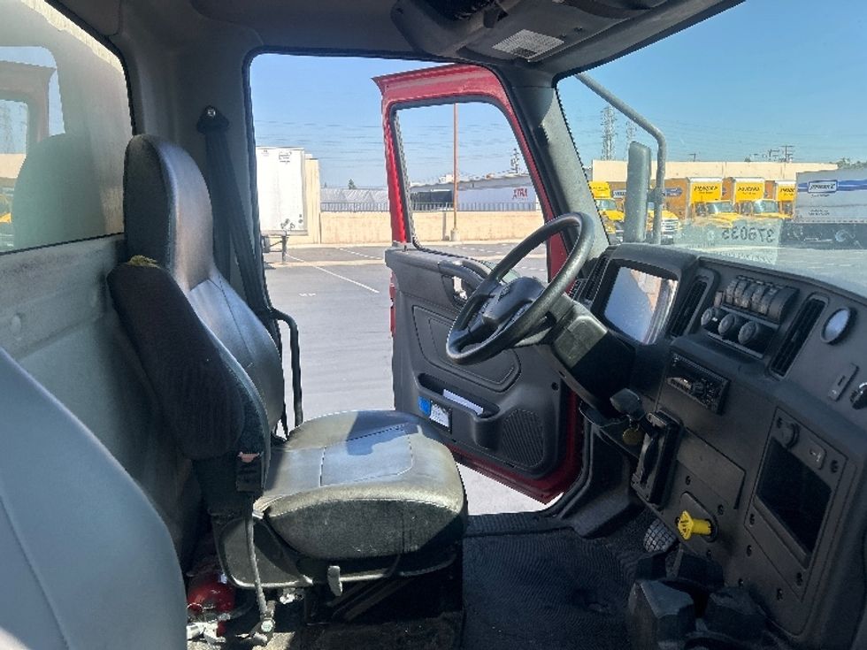 Medium Duty Box Truck-Light and Medium Duty Trucks-International-2021-MV607-Torrance-CA-422,563\n\t\tmiles-$ 23,500 - Image 22
