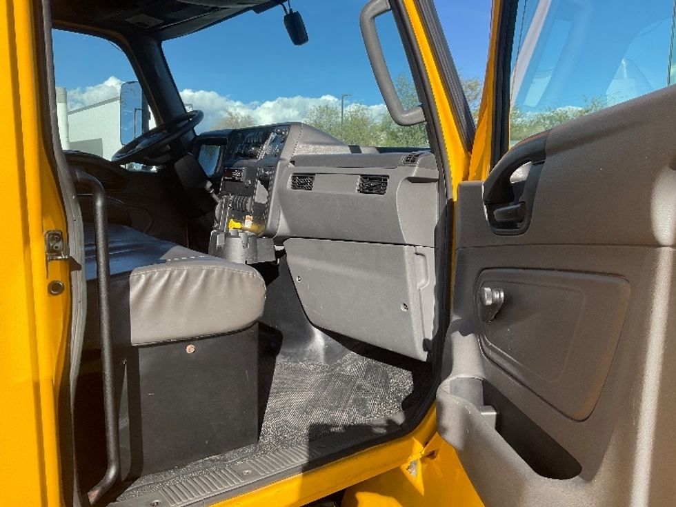 Medium Duty Box Truck-Light and Medium Duty Trucks-International-2021-MV607-Tucson-AZ-208,120\n\t\tmiles-$ 41,000 - Image 20