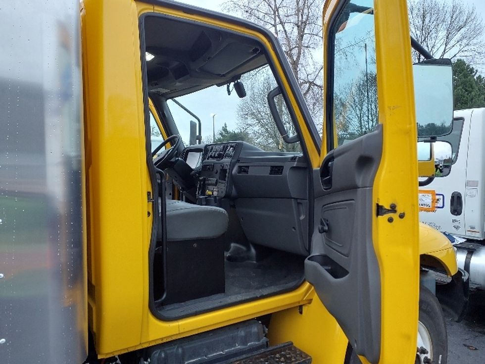 Medium Duty Box Truck-Light and Medium Duty Trucks-International-2021-MV607-Tukwila-WA-173,540\n\t\tmiles-$ 46,500 - Image 19
