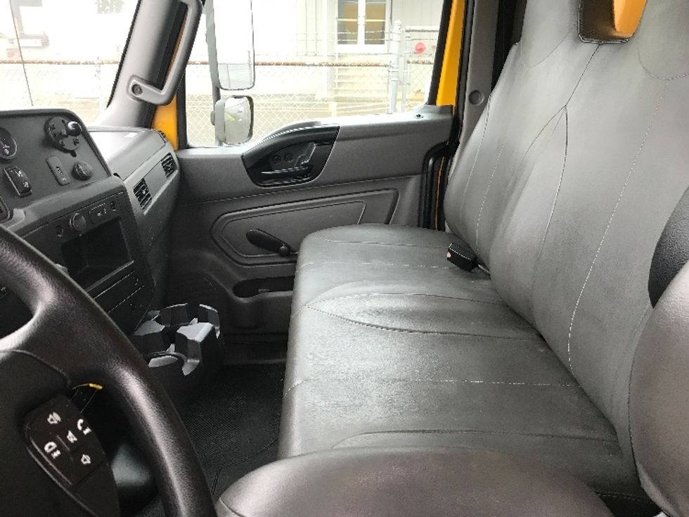 Medium Duty Box Truck-Light and Medium Duty Trucks-International-2021-MV607-Tukwila-WA-177,740\n\t\tmiles-$ 39,250 - Image 19