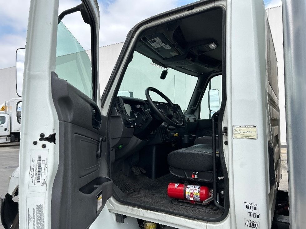 Medium Duty Box Truck-Light and Medium Duty Trucks-International-2021-MV607-Vernon-CA-116,590\n\t\tmiles-$ 68,250 - Image 15