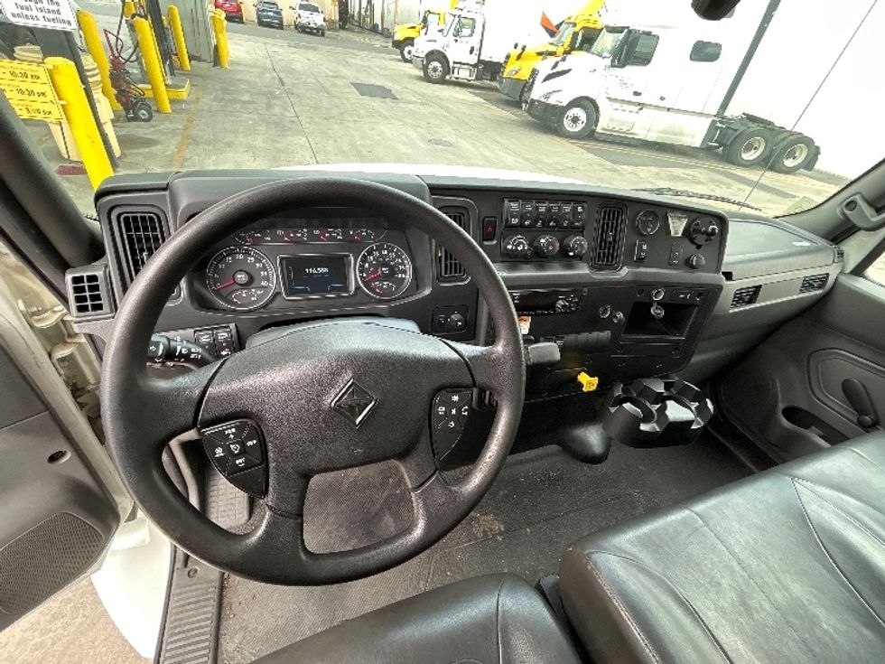 Medium Duty Box Truck-Light and Medium Duty Trucks-International-2021-MV607-Vernon-CA-116,590\n\t\tmiles-$ 68,250 - Image 17