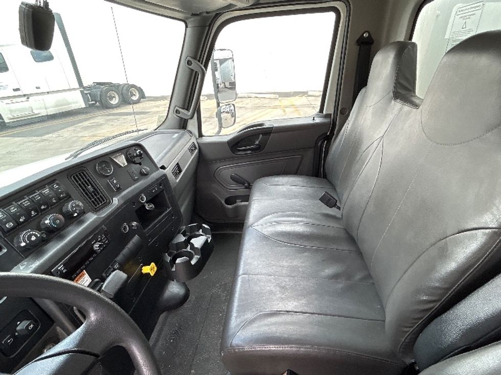 Medium Duty Box Truck-Light and Medium Duty Trucks-International-2021-MV607-Vernon-CA-116,590\n\t\tmiles-$ 68,250 - Image 18