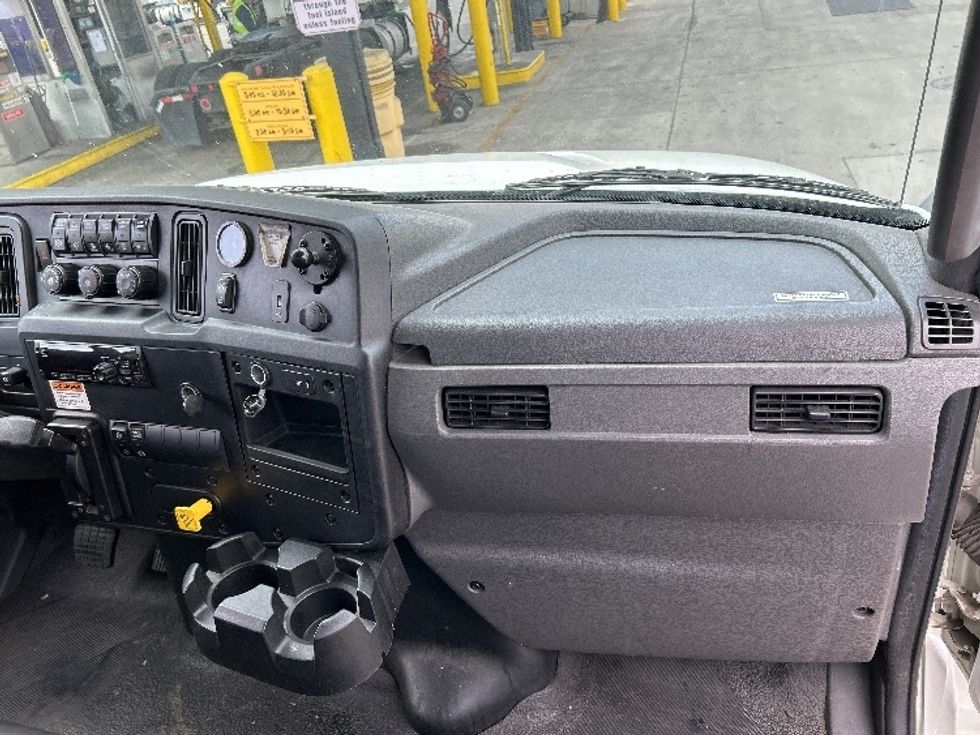 Medium Duty Box Truck-Light and Medium Duty Trucks-International-2021-MV607-Vernon-CA-116,590\n\t\tmiles-$ 68,250 - Image 20