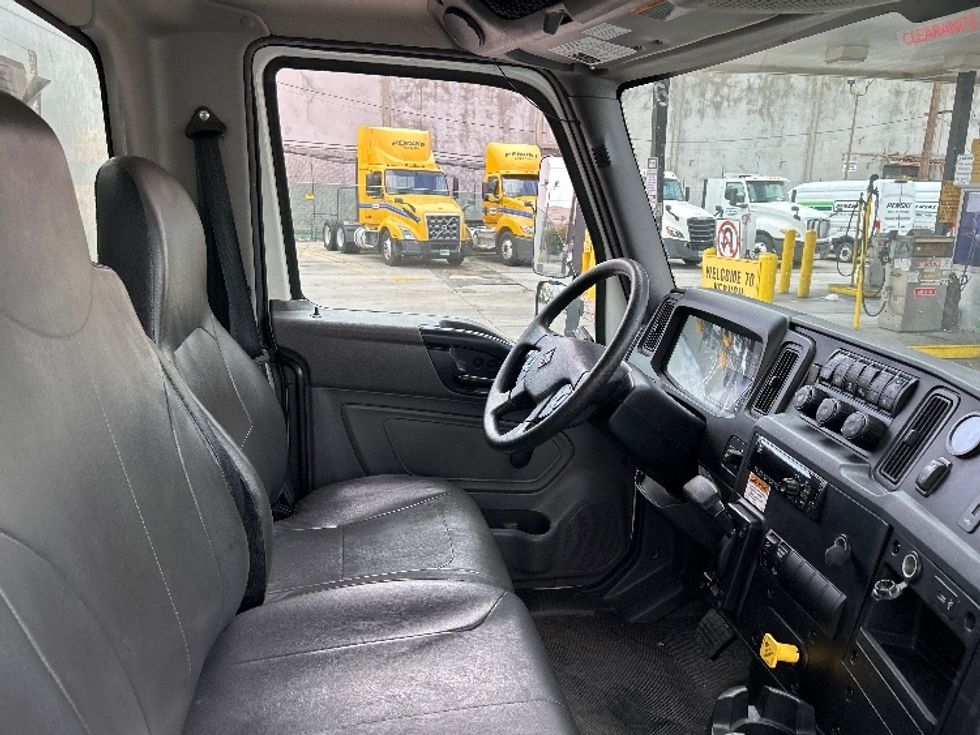 Medium Duty Box Truck-Light and Medium Duty Trucks-International-2021-MV607-Vernon-CA-116,590\n\t\tmiles-$ 68,250 - Image 21