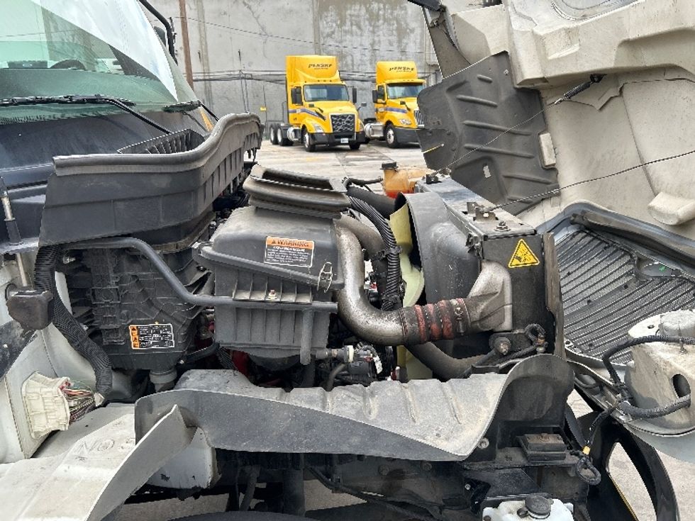 Medium Duty Box Truck-Light and Medium Duty Trucks-International-2021-MV607-Vernon-CA-116,590\n\t\tmiles-$ 68,250 - Image 22