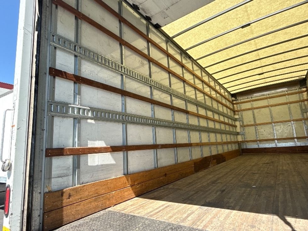 Medium Duty Box Truck-Light and Medium Duty Trucks-International-2021-MV607-Vernon-CA-221,588\n\t\tmiles-$ 48,500 - Image 11