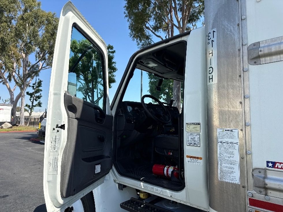 Medium Duty Box Truck-Light and Medium Duty Trucks-International-2021-MV607-Vernon-CA-221,588\n\t\tmiles-$ 48,500 - Image 16