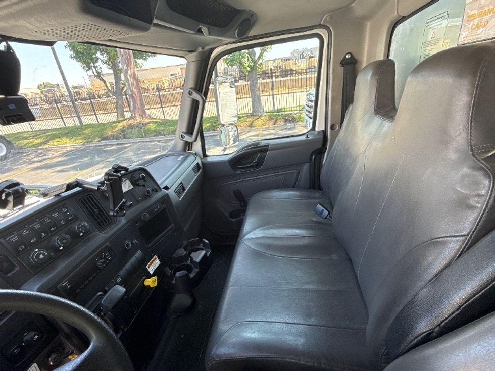 Medium Duty Box Truck-Light and Medium Duty Trucks-International-2021-MV607-Vernon-CA-221,588\n\t\tmiles-$ 48,500 - Image 19