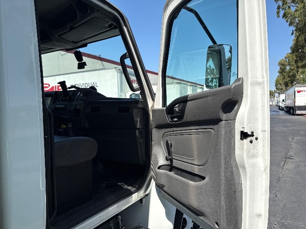 Medium Duty Box Truck-Light and Medium Duty Trucks-International-2021-MV607-Vernon-CA-221,588\n\t\tmiles-$ 48,500 - Image 20