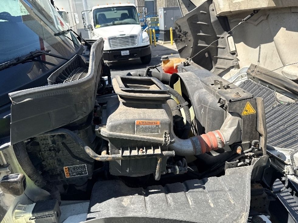Medium Duty Box Truck-Light and Medium Duty Trucks-International-2021-MV607-Vernon-CA-221,588\n\t\tmiles-$ 48,500 - Image 23