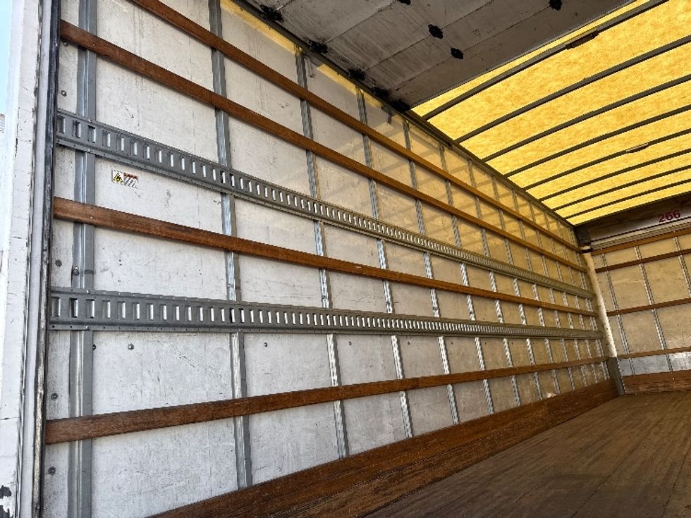 Medium Duty Box Truck-Light and Medium Duty Trucks-International-2021-MV607-Vernon-CA-230,210\n\t\tmiles-$ 47,250 - Image 11