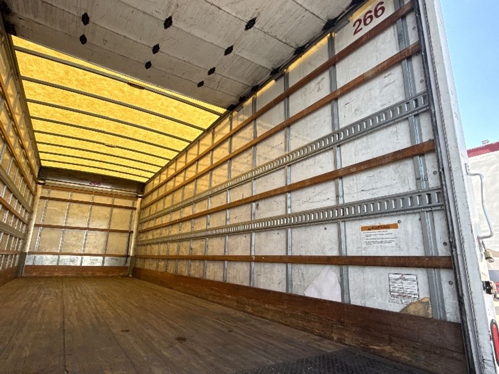 Medium Duty Box Truck-Light and Medium Duty Trucks-International-2021-MV607-Vernon-CA-230,210\n\t\tmiles-$ 47,250 - Image 12