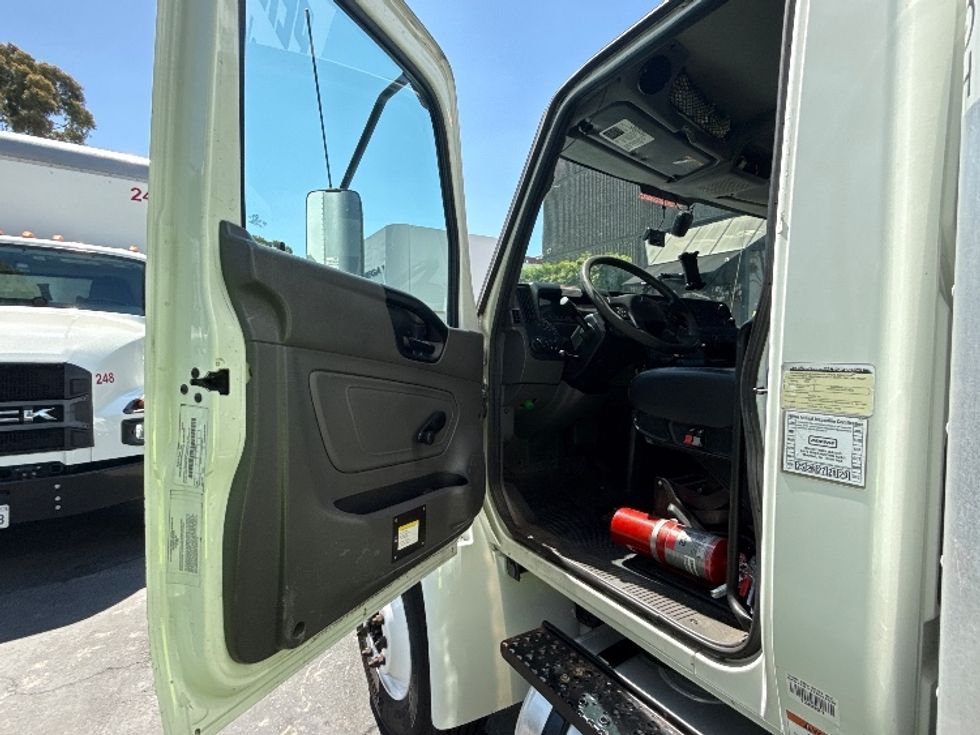 Medium Duty Box Truck-Light and Medium Duty Trucks-International-2021-MV607-Vernon-CA-230,210\n\t\tmiles-$ 47,250 - Image 16