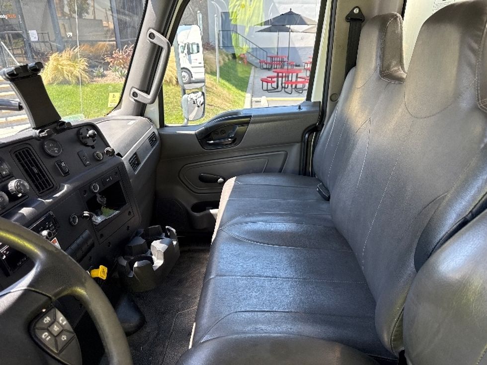 Medium Duty Box Truck-Light and Medium Duty Trucks-International-2021-MV607-Vernon-CA-230,210\n\t\tmiles-$ 47,250 - Image 19