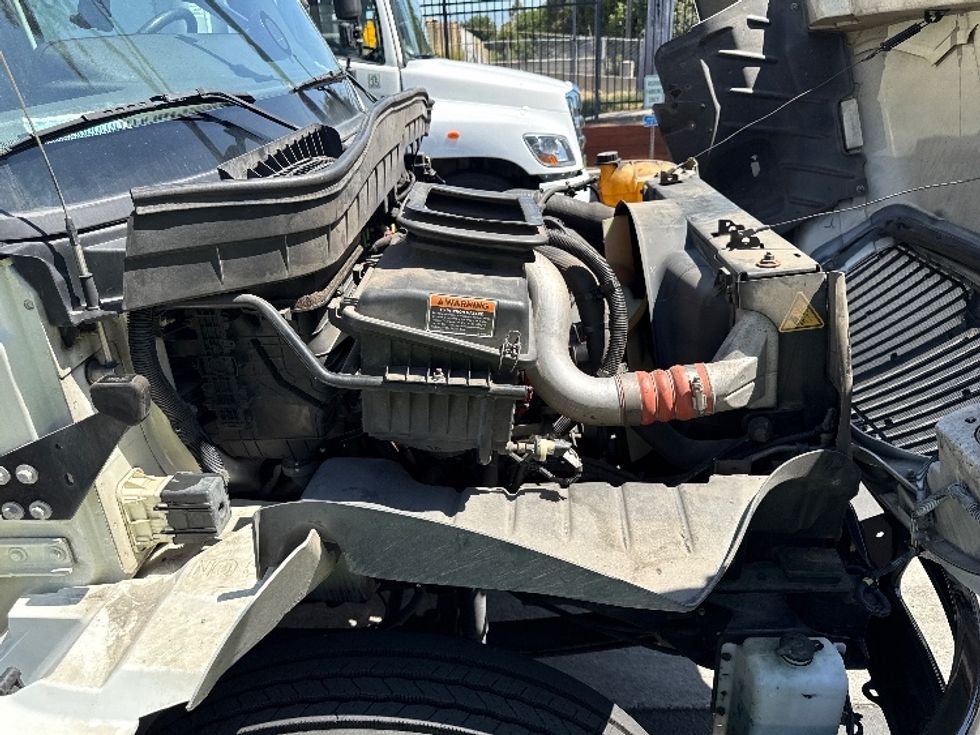 Medium Duty Box Truck-Light and Medium Duty Trucks-International-2021-MV607-Vernon-CA-230,210\n\t\tmiles-$ 47,250 - Image 23