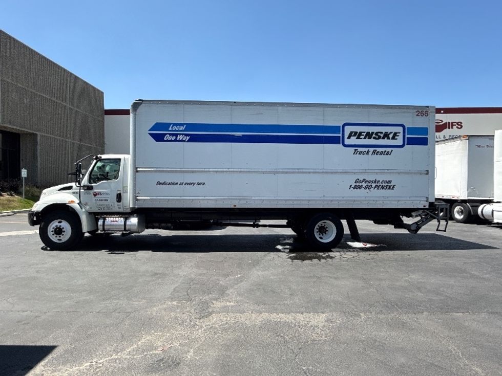 Medium Duty Box Truck-Light and Medium Duty Trucks-International-2021-MV607-Vernon-CA-230,210\n\t\tmiles-$ 47,250 - Image 4