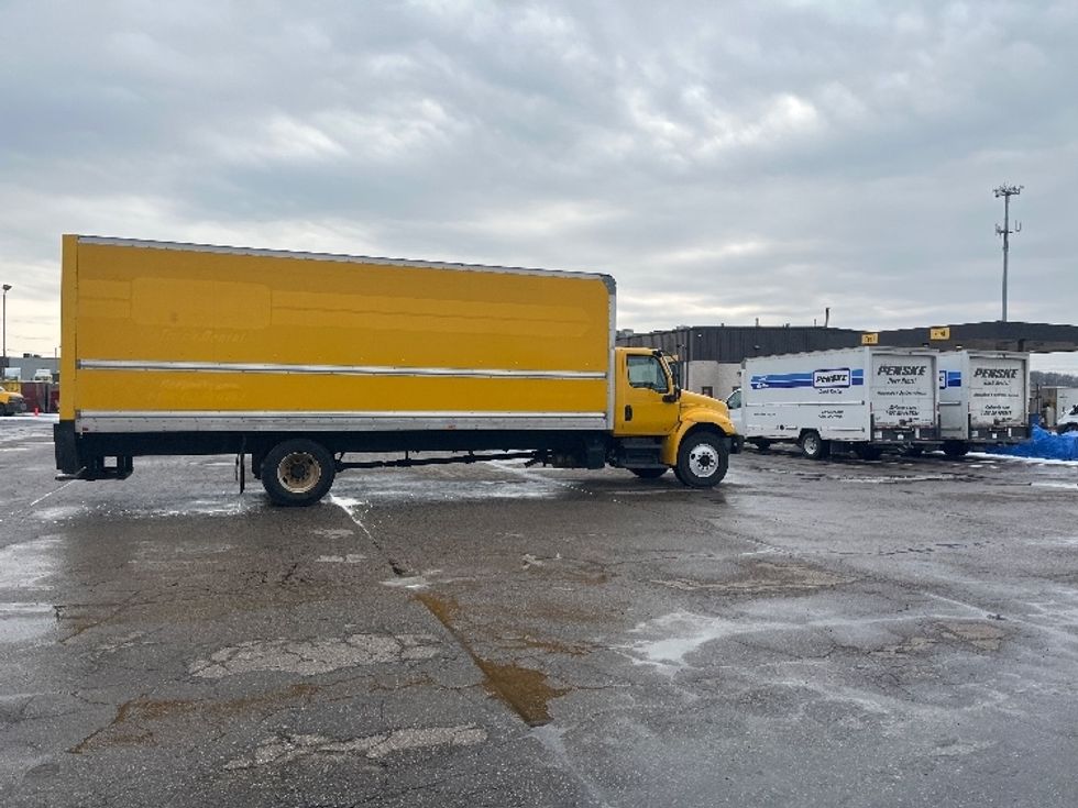 Medium Duty Box Truck-Light and Medium Duty Trucks-International-2021-MV607-Warren-MI-197,289\n\t\tmiles-$ 41,500 - Image 15