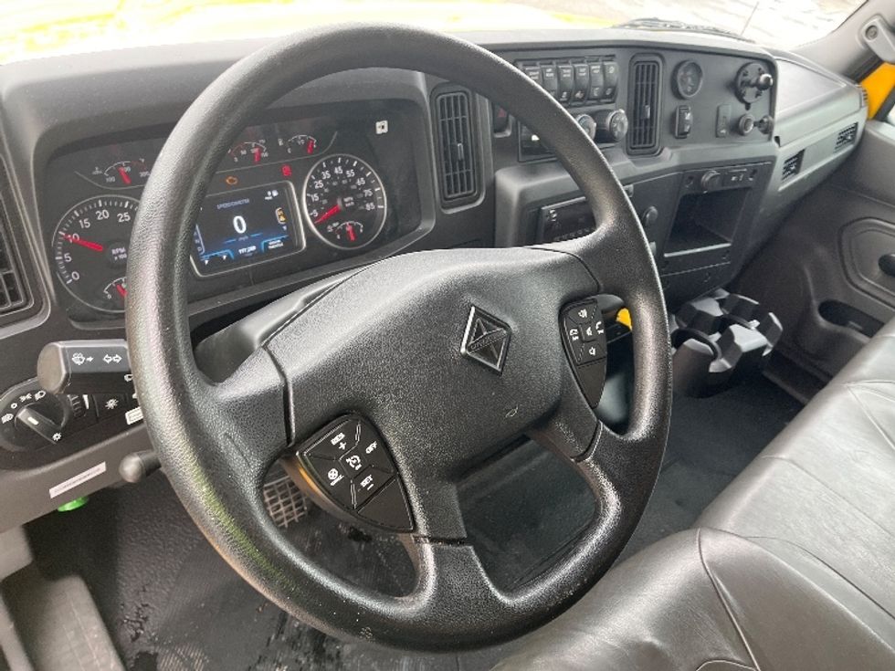 Medium Duty Box Truck-Light and Medium Duty Trucks-International-2021-MV607-Warren-MI-197,289\n\t\tmiles-$ 41,500 - Image 17