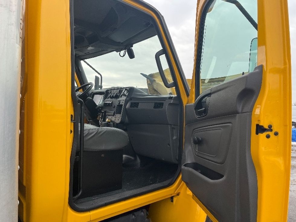 Medium Duty Box Truck-Light and Medium Duty Trucks-International-2021-MV607-Warren-MI-197,289\n\t\tmiles-$ 41,500 - Image 20