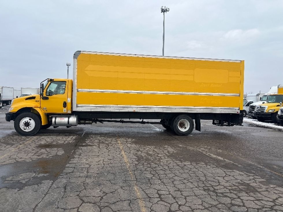 Medium Duty Box Truck-Light and Medium Duty Trucks-International-2021-MV607-Warren-MI-197,289\n\t\tmiles-$ 41,500 - Image 4