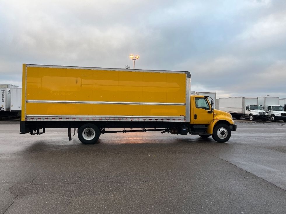 Medium Duty Box Truck-Light and Medium Duty Trucks-International-2021-MV607-Warren-MI-246,086\n\t\tmiles-$ 33,000 - Image 15