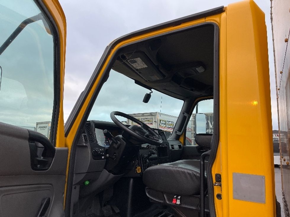 Medium Duty Box Truck-Light and Medium Duty Trucks-International-2021-MV607-Warren-MI-246,086\n\t\tmiles-$ 33,000 - Image 16